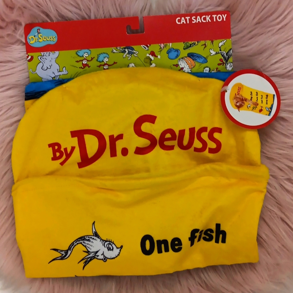 Brand New DR. SEUSS "ONE FISH, TWO FISH, RED FISH, BLUE FISH" CAT SACK TOY